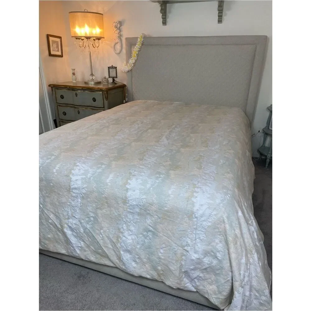 Frontgate King Duvet Jaquard in a silvery white , light peach , pale green